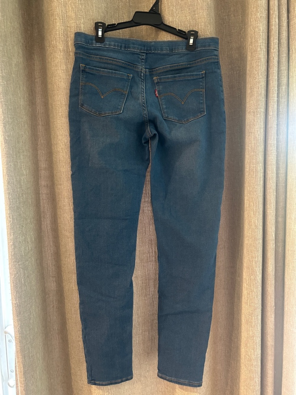 Levi's Dark Blue Skinny Jeans - Classic Back Pocket Detail